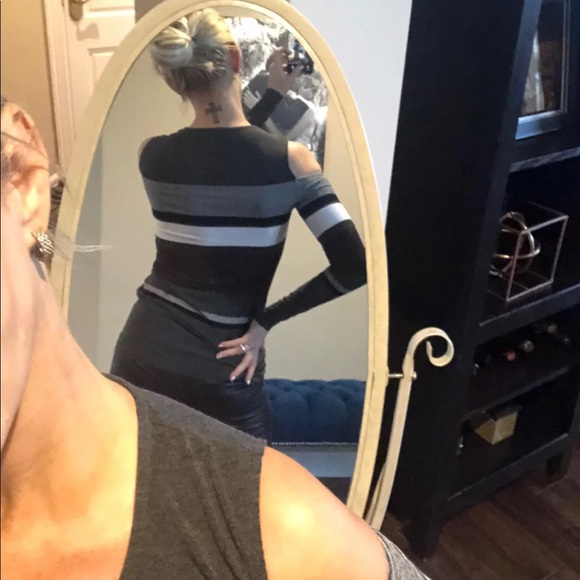 Bailey Cold Shoulder Long Sleeve Top XS EUC - Picture 2 of 4